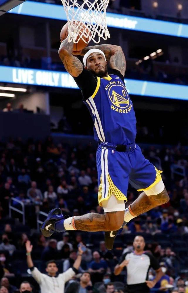 雄鹿血洗勇士，卡鲁索送出助攻