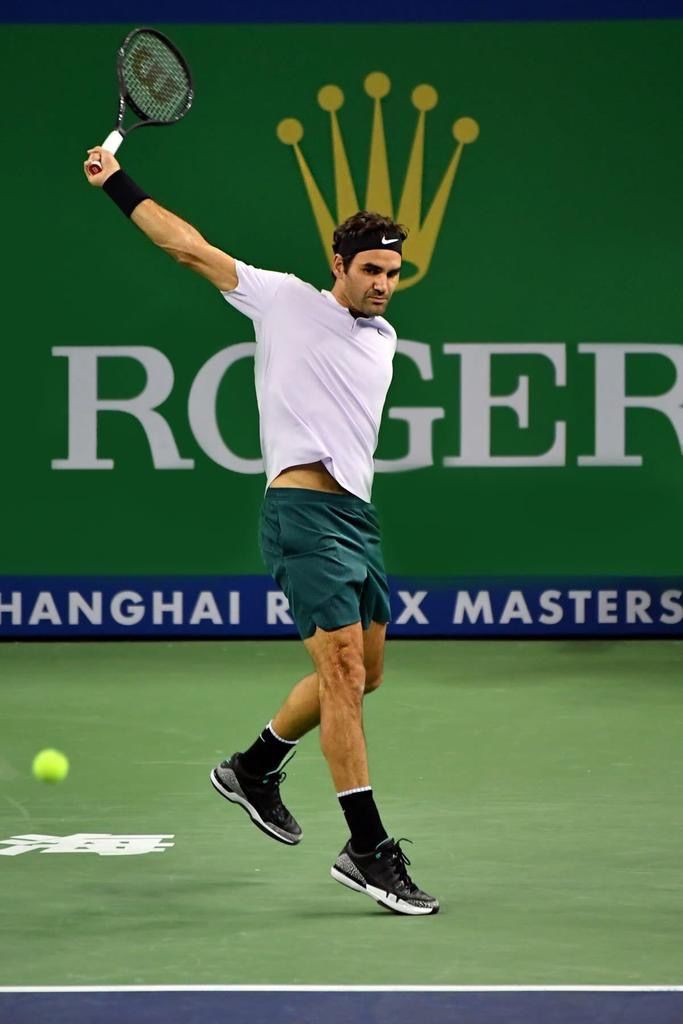 包含美国网球队鏖战西班牙网球队，费德勒三分雨点燃全场的词条