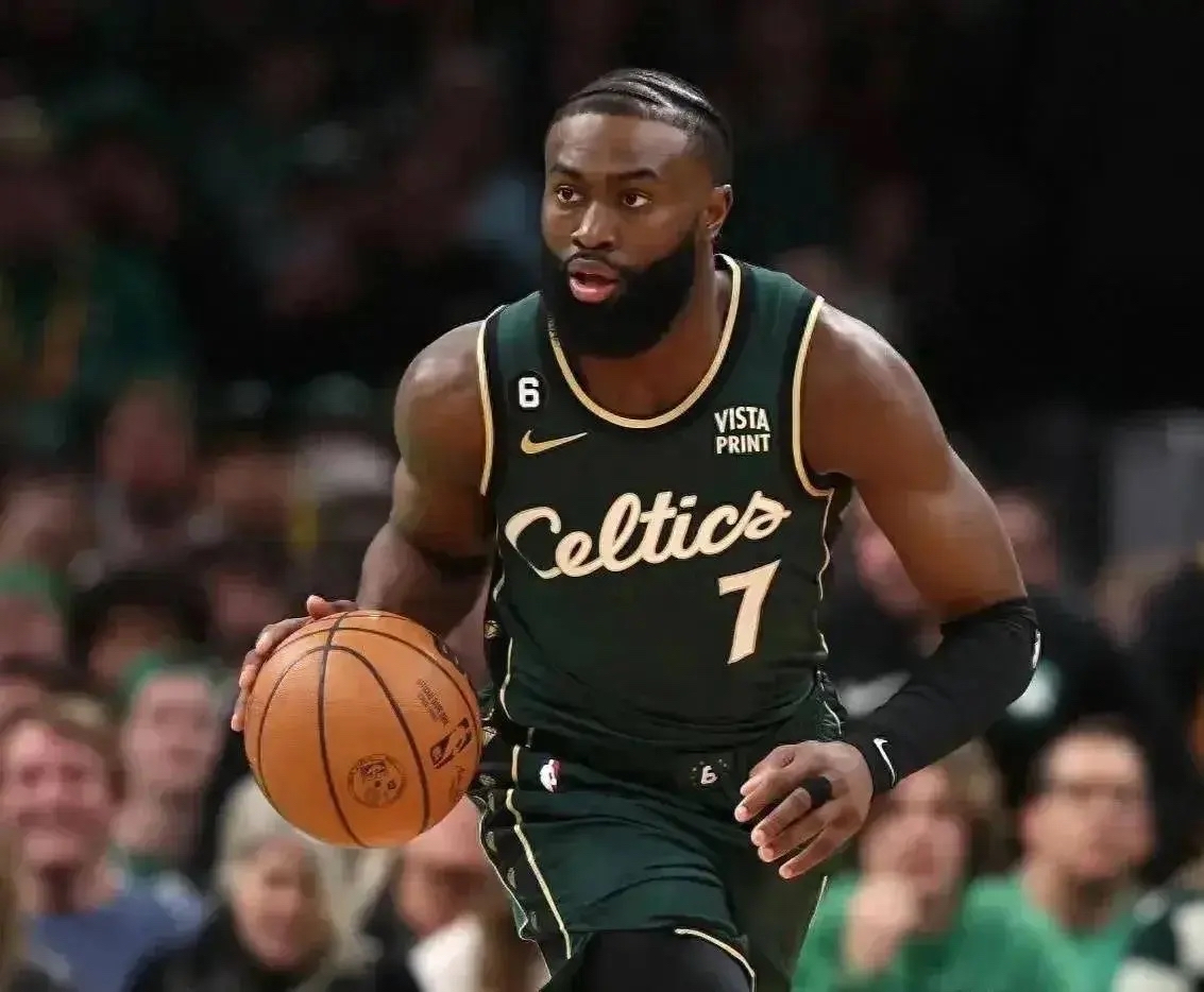 开云体育入口-雷霆逆转雄鹿，杰伦·布朗制霸全场