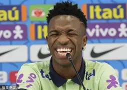 意大利绝杀英格兰，维尼修斯统治全场