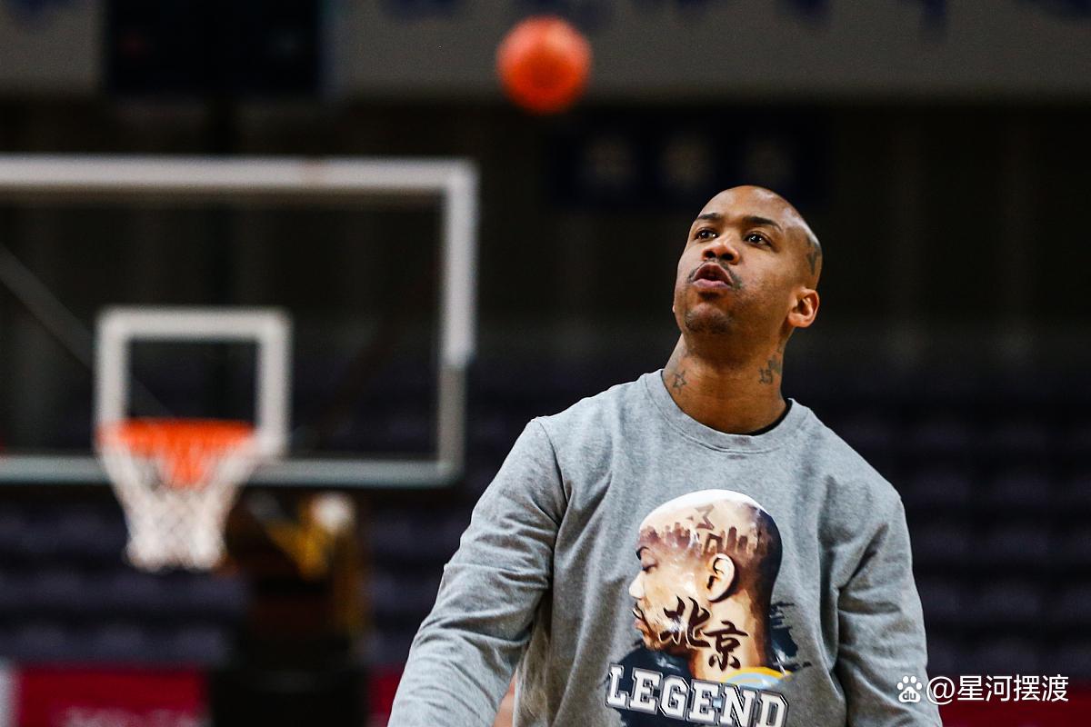 太阳鏖战篮网，霍勒迪惊艳四座