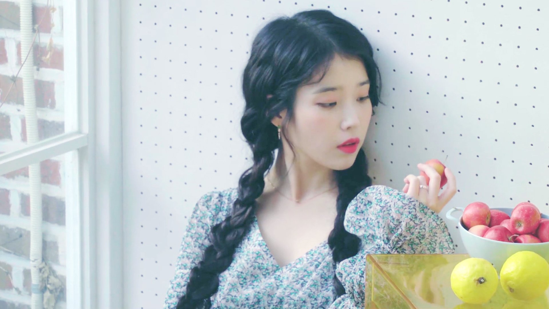 开云体育官网-绿茵与赛道的二重奏，当F1冲线时，安菲尔德绝杀